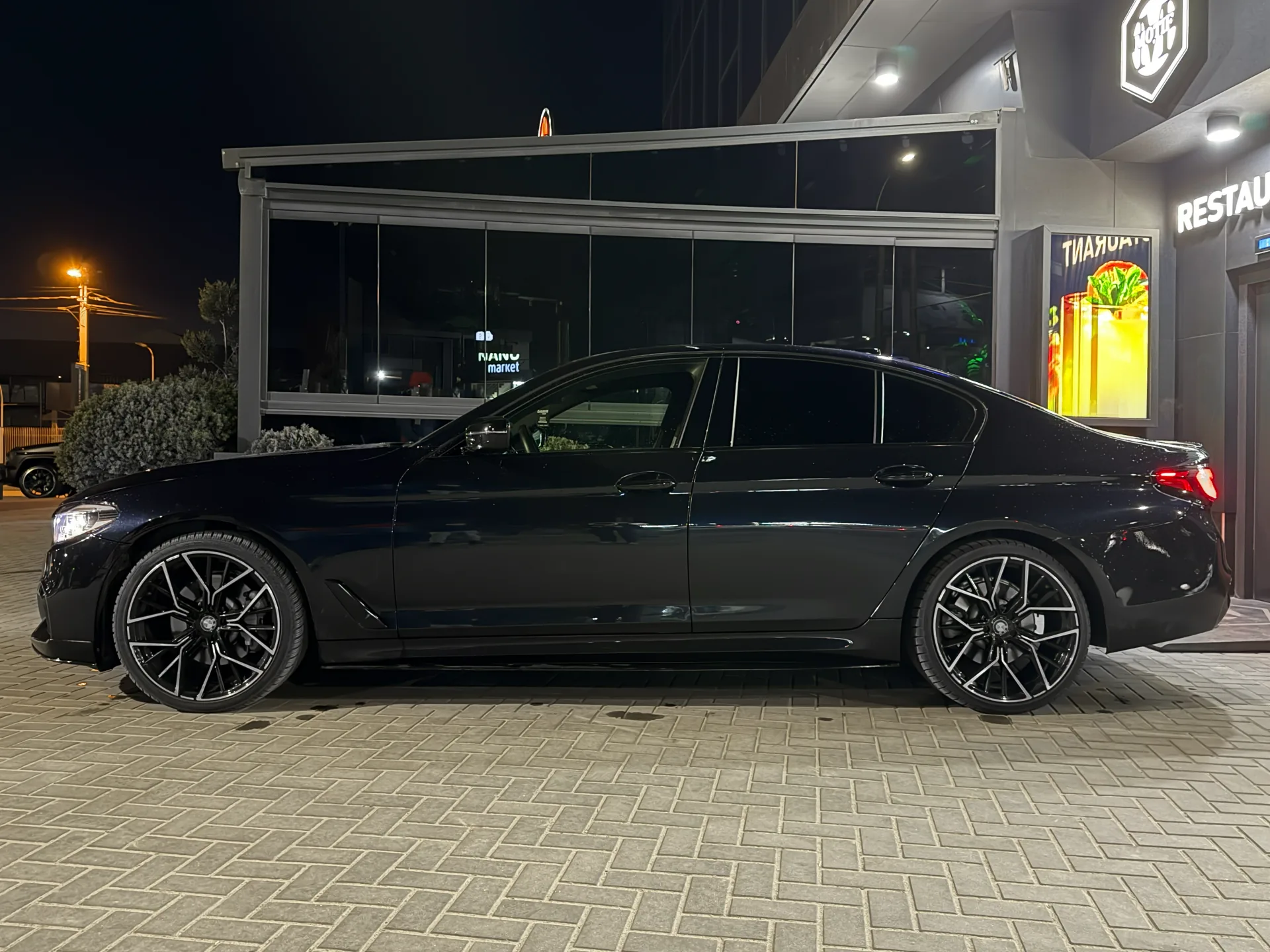 Închiriere BMW 530i xDrive G30 în Moldova - AutoTerra