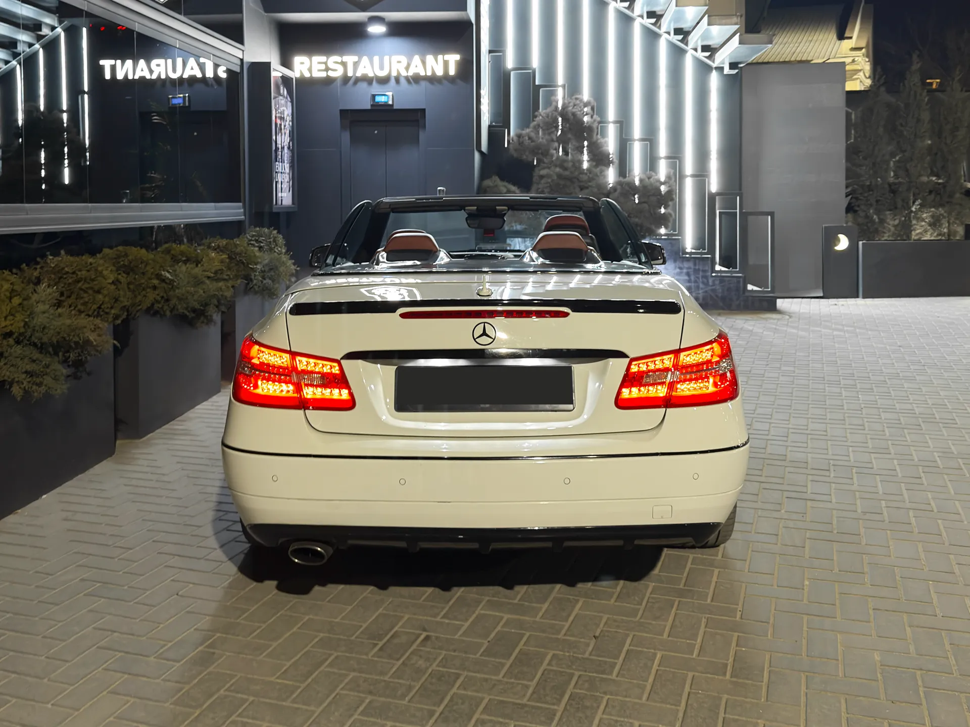 Închiriere Mercedes-Benz E 220 Cabrio în Moldova - AutoTerra