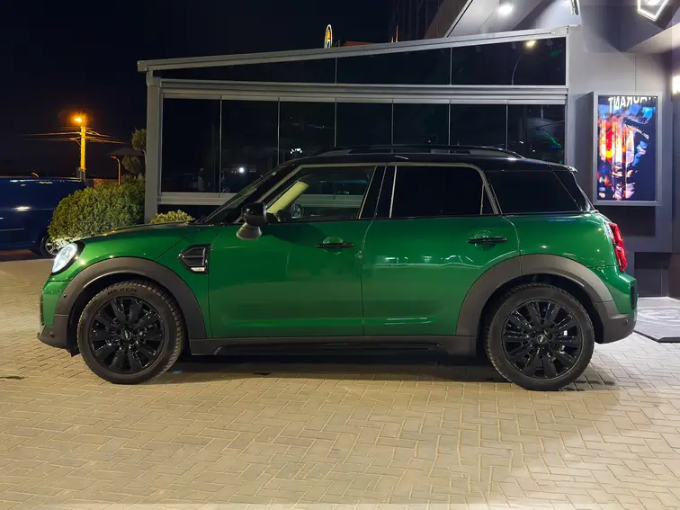 Mașina MINI Cooper D pentru chirie auto Moldova