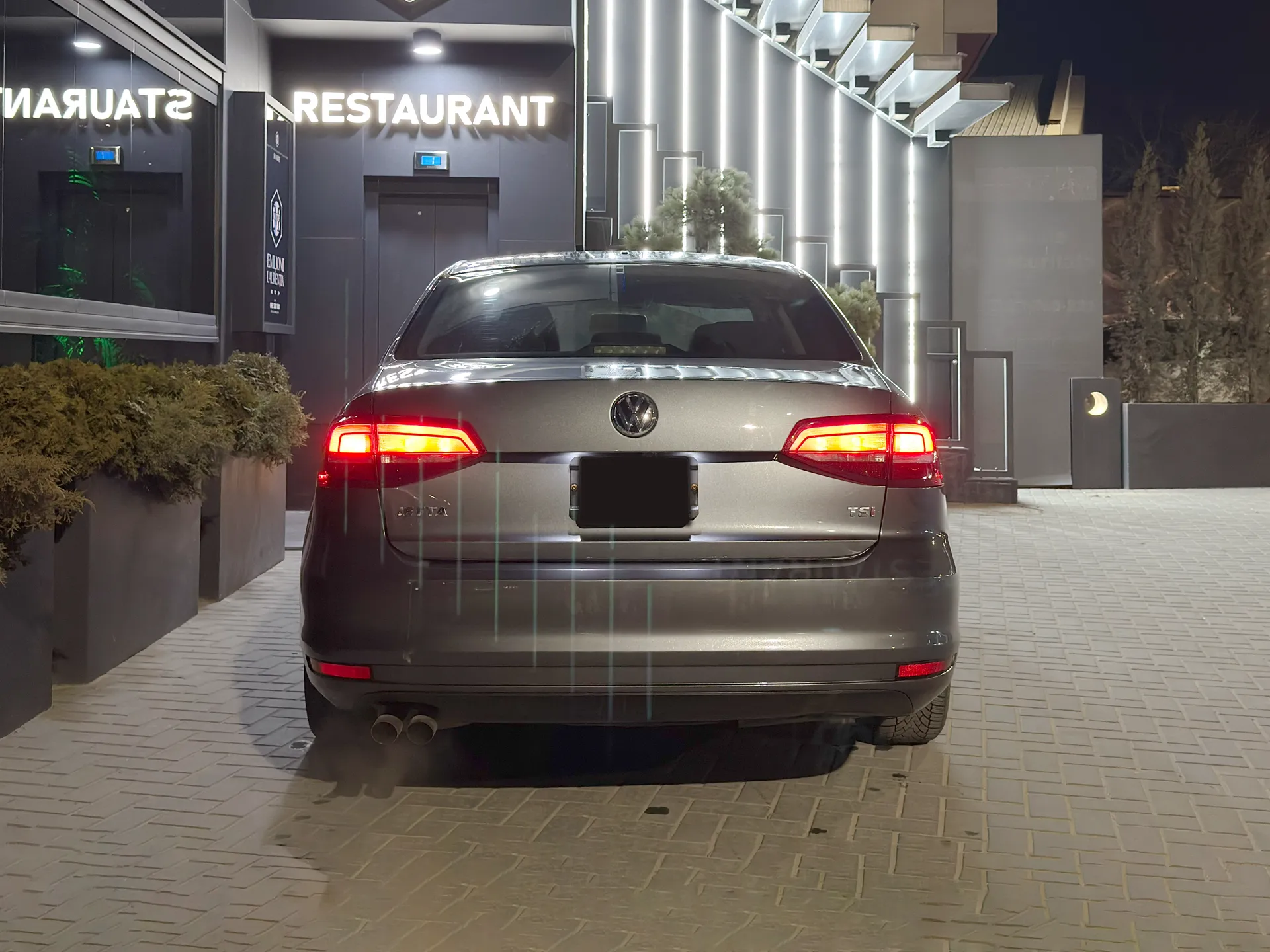 Închiriere Volkswagen Jetta 1.4 TSI în Moldova - AutoTerra